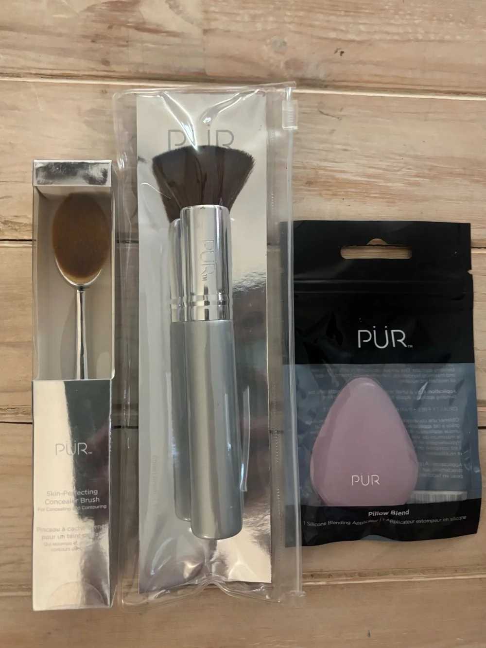 PÜR Makeup Brush Set with Pink Silicone Sponge and Silver Handles 531